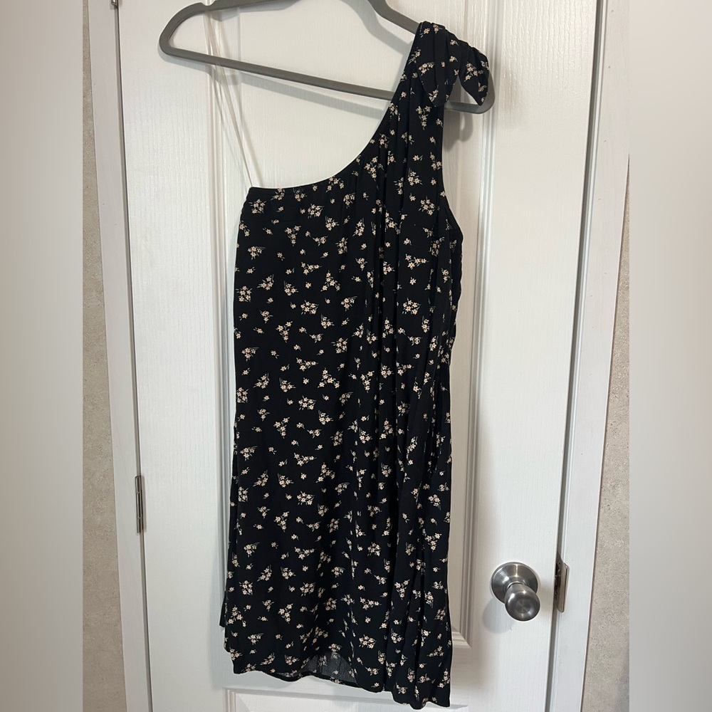 American Eagle Outfitters Black Floral One-Shoulder Dress